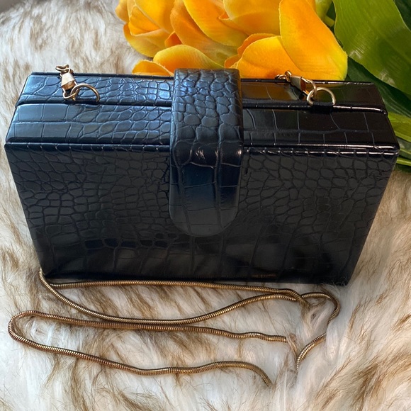 Urban Expressions Handbags - Urban Expressions Bianca Clutch